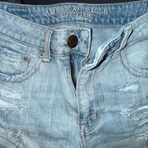American Eagle Distressed Denim Shorts High Rise in Size 0